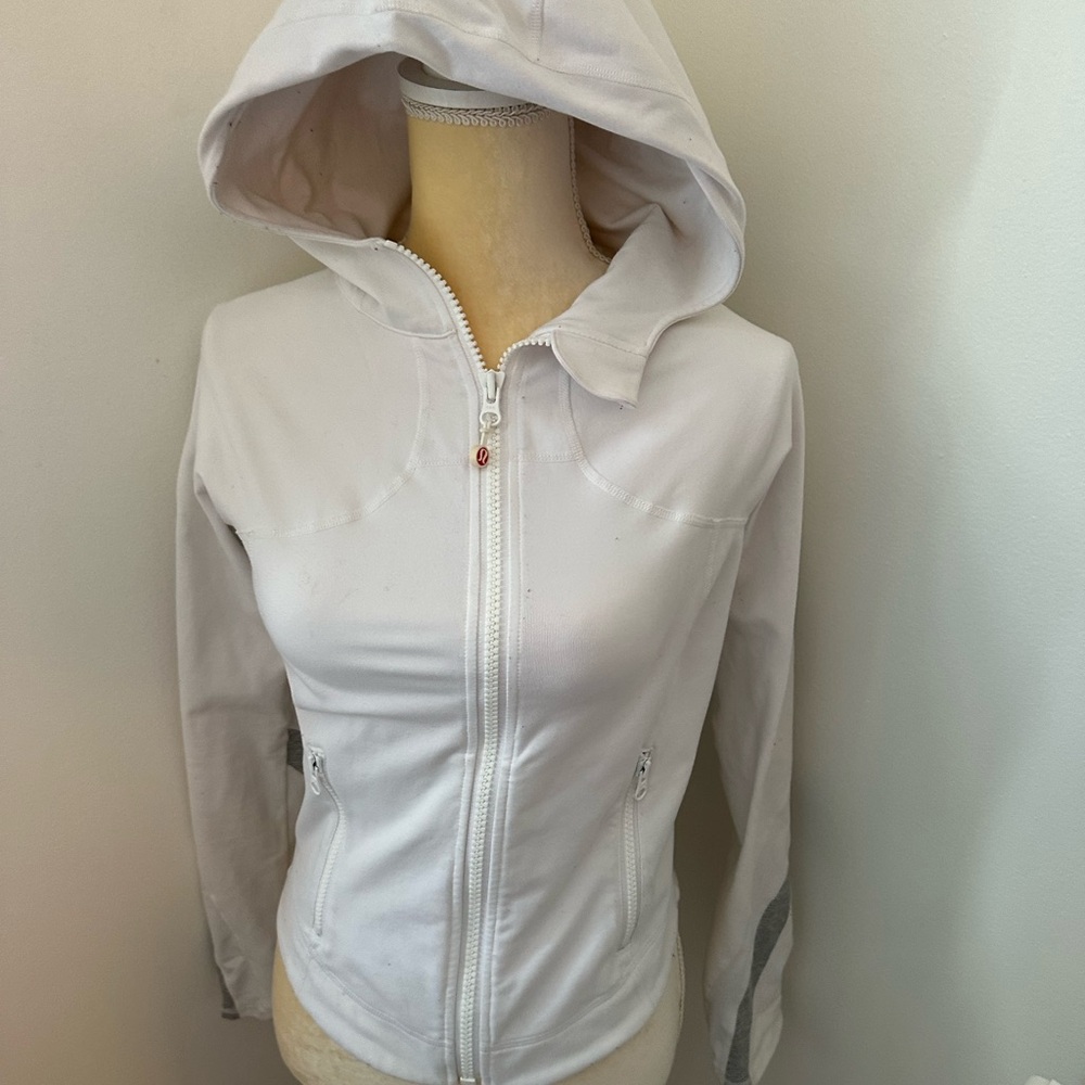 Lululemon define Zip up
